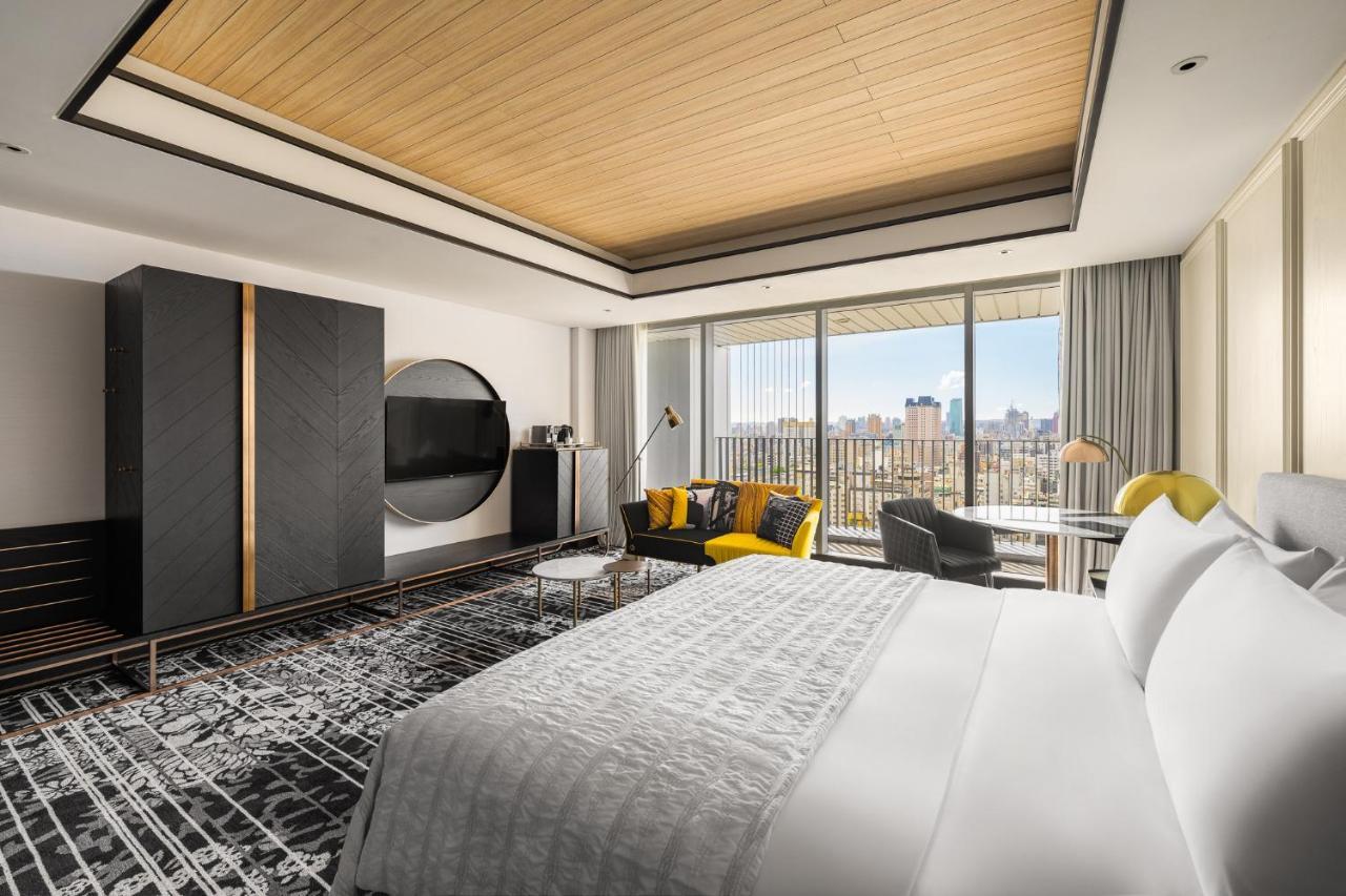 Le Meridien Taichung Exterior photo A guest room at the Westin Nanjing